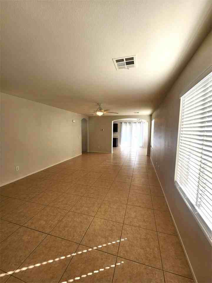 4931 Lunetto Ave - Photo 4 of 29