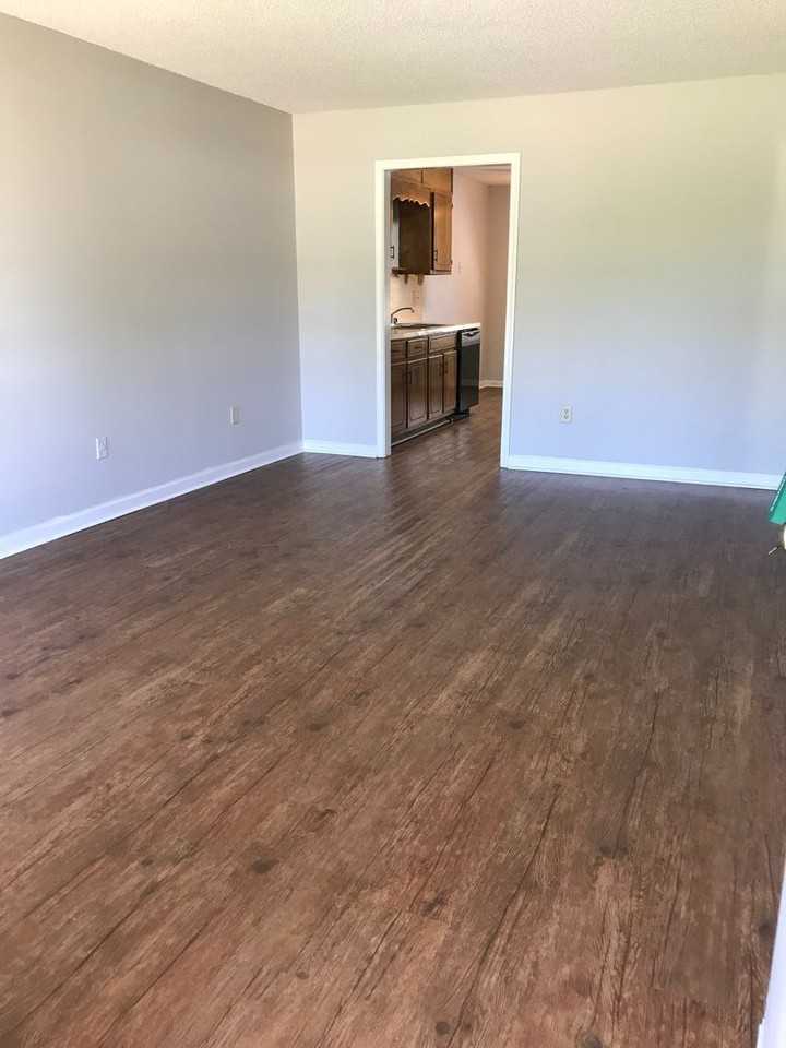 Colonial Square Apartments - Photo 2 of 10