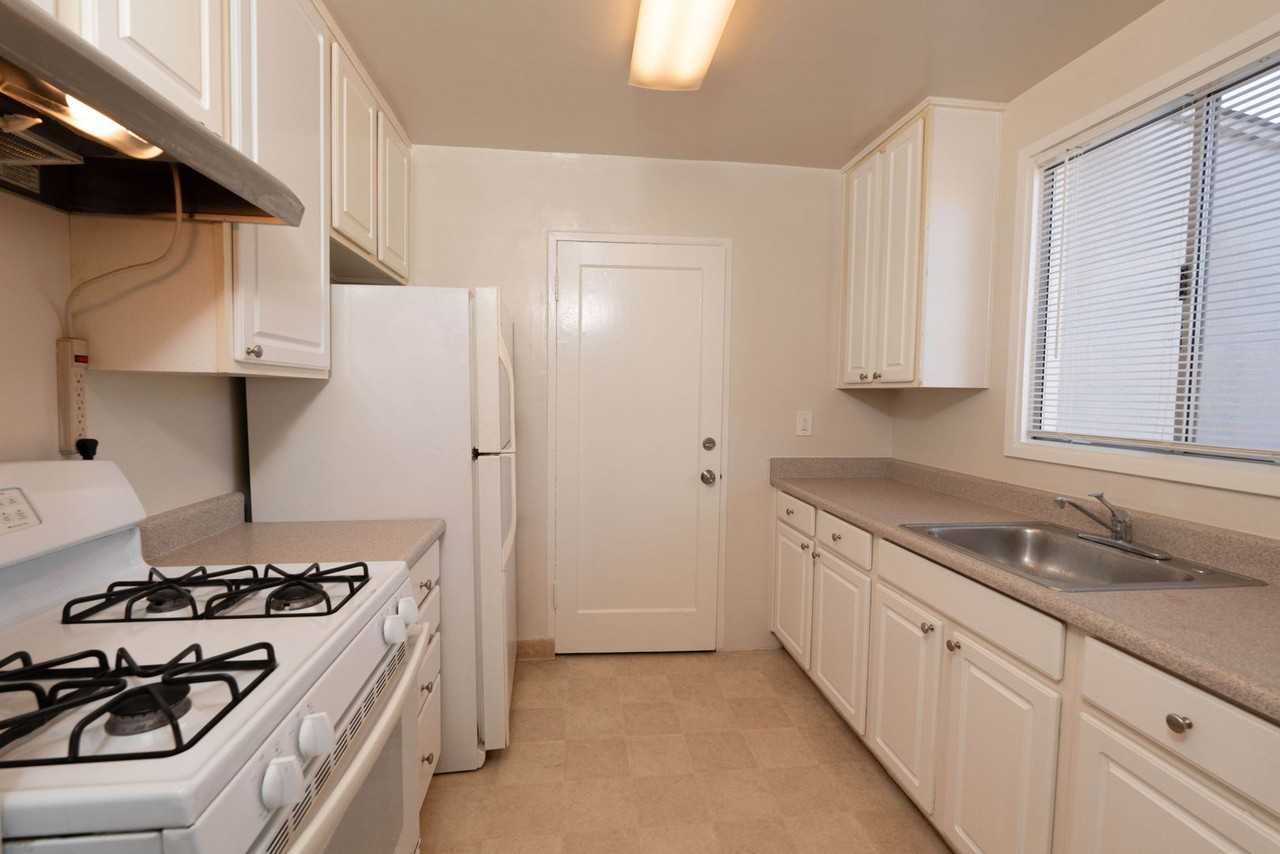 353 Stowell Ave - Photo 6 of 19