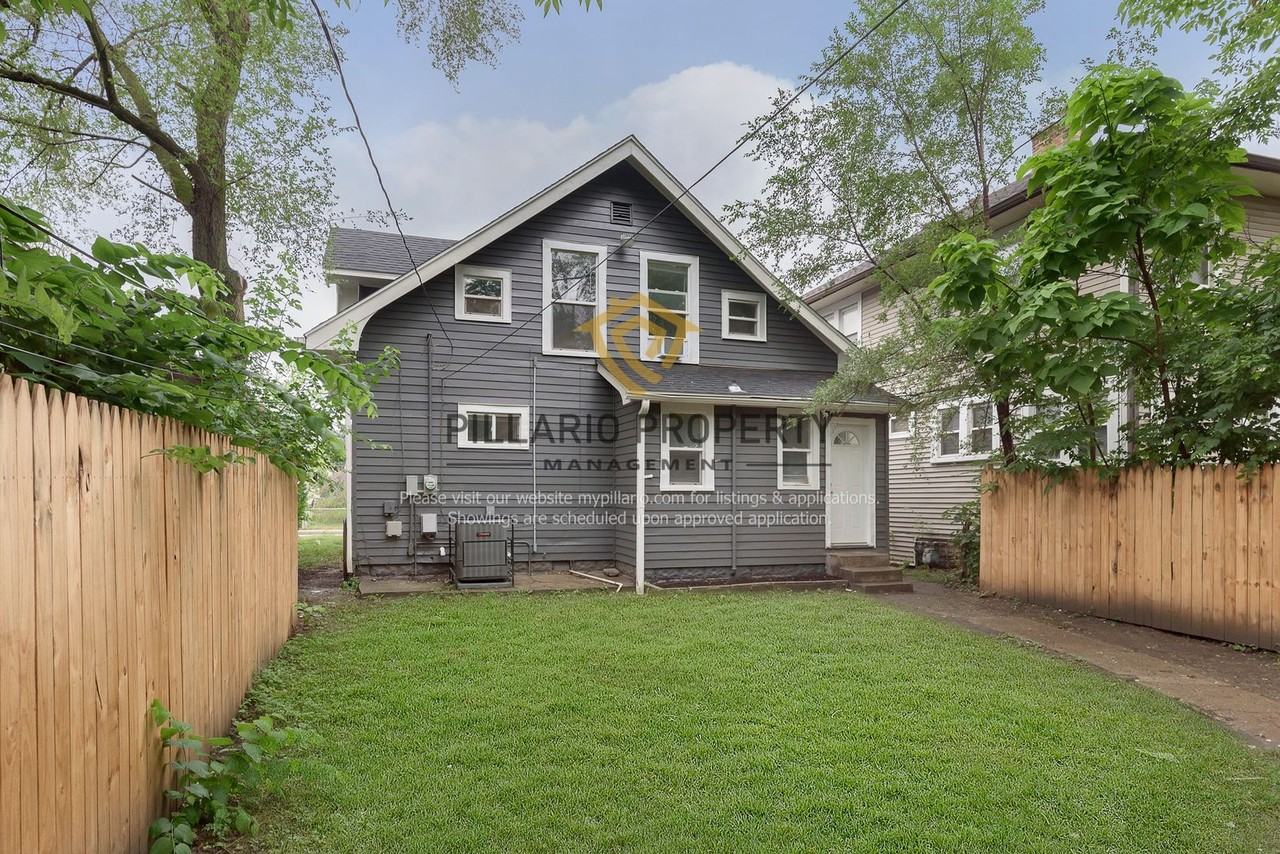 615 N Gray St - Photo 3 of 25
