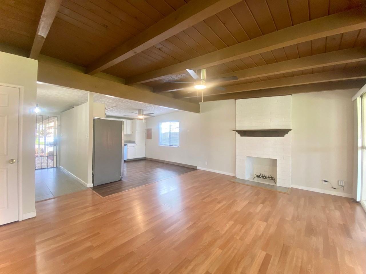 600 Orangewood Dr - Photo 2 of 17