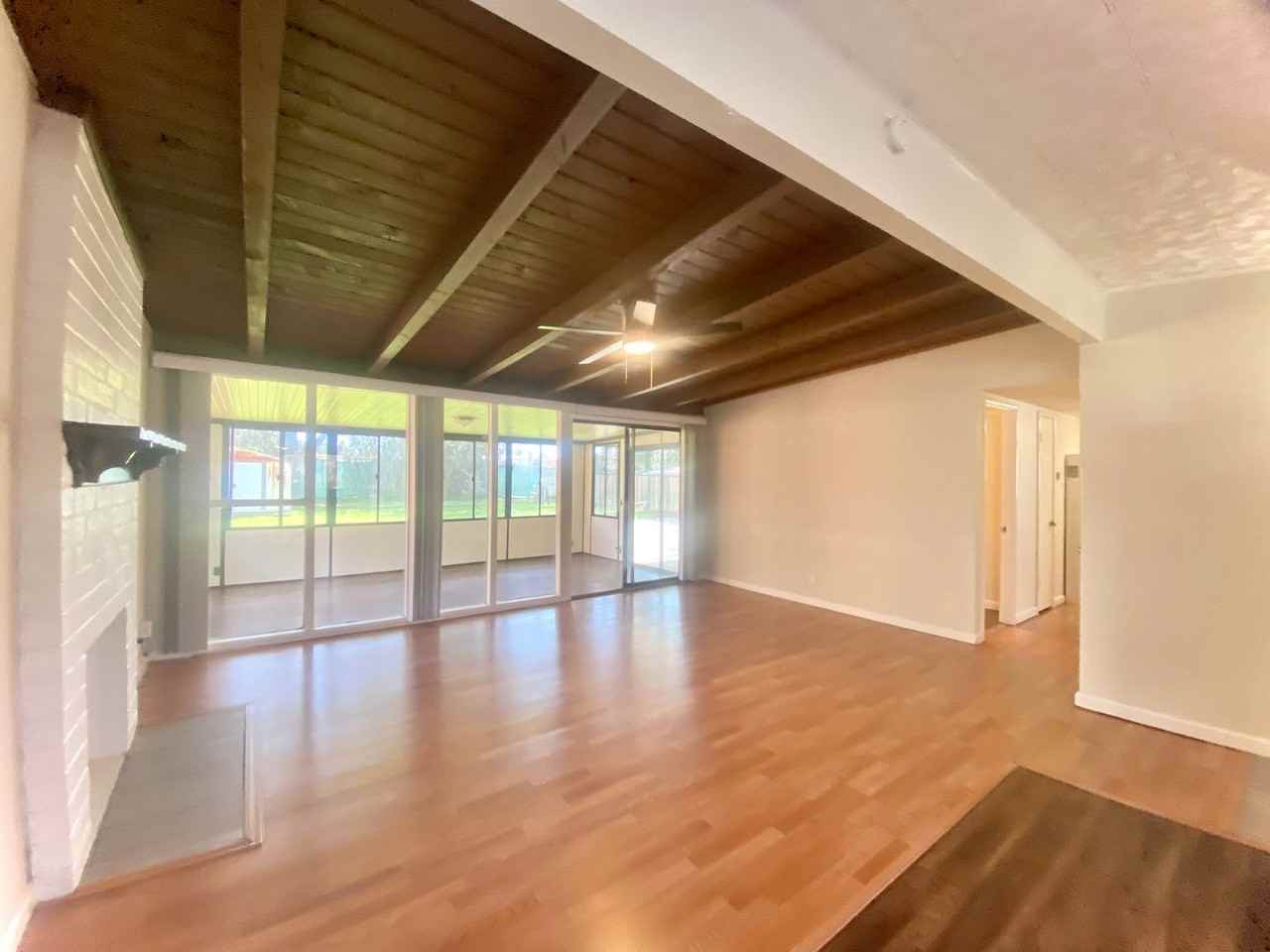 600 Orangewood Dr - Photo 3 of 17