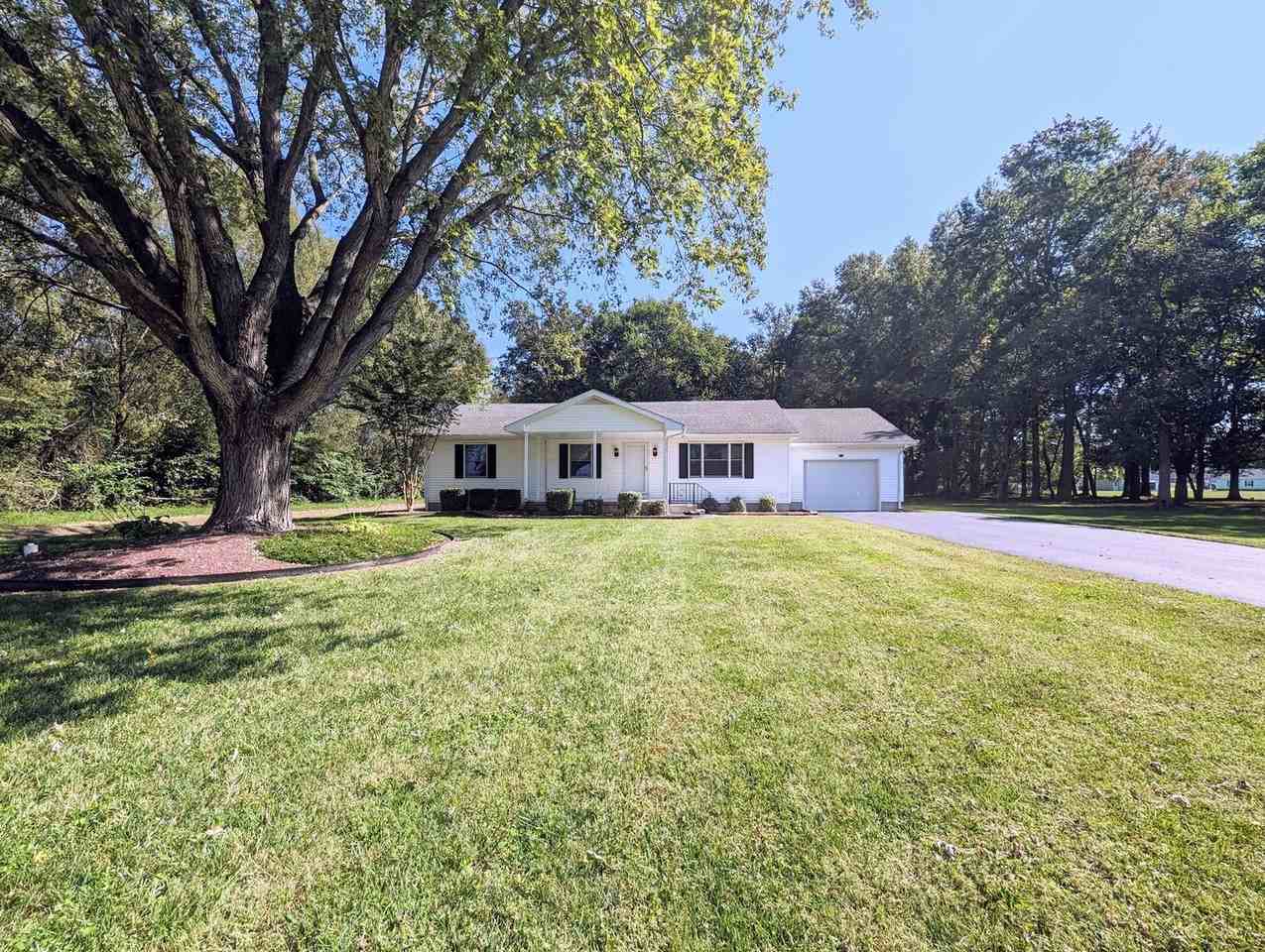 312 Elizabeth Ave - Photo 2 of 26