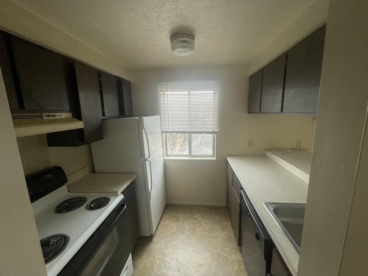 630 West 6th Street - Photo 2 of 6