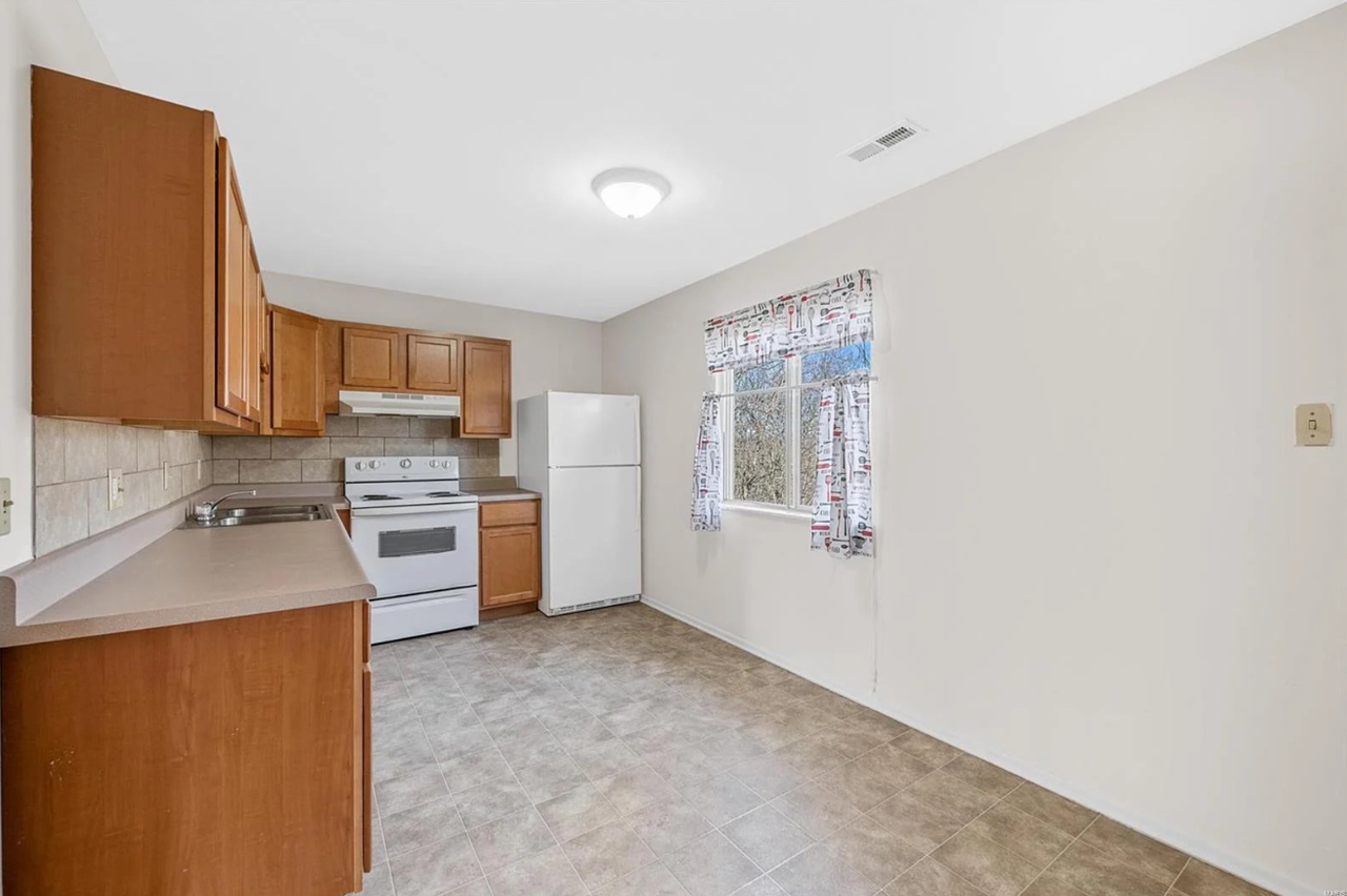 Building 4 E. Rock Creek Road - Photo 2 of 22