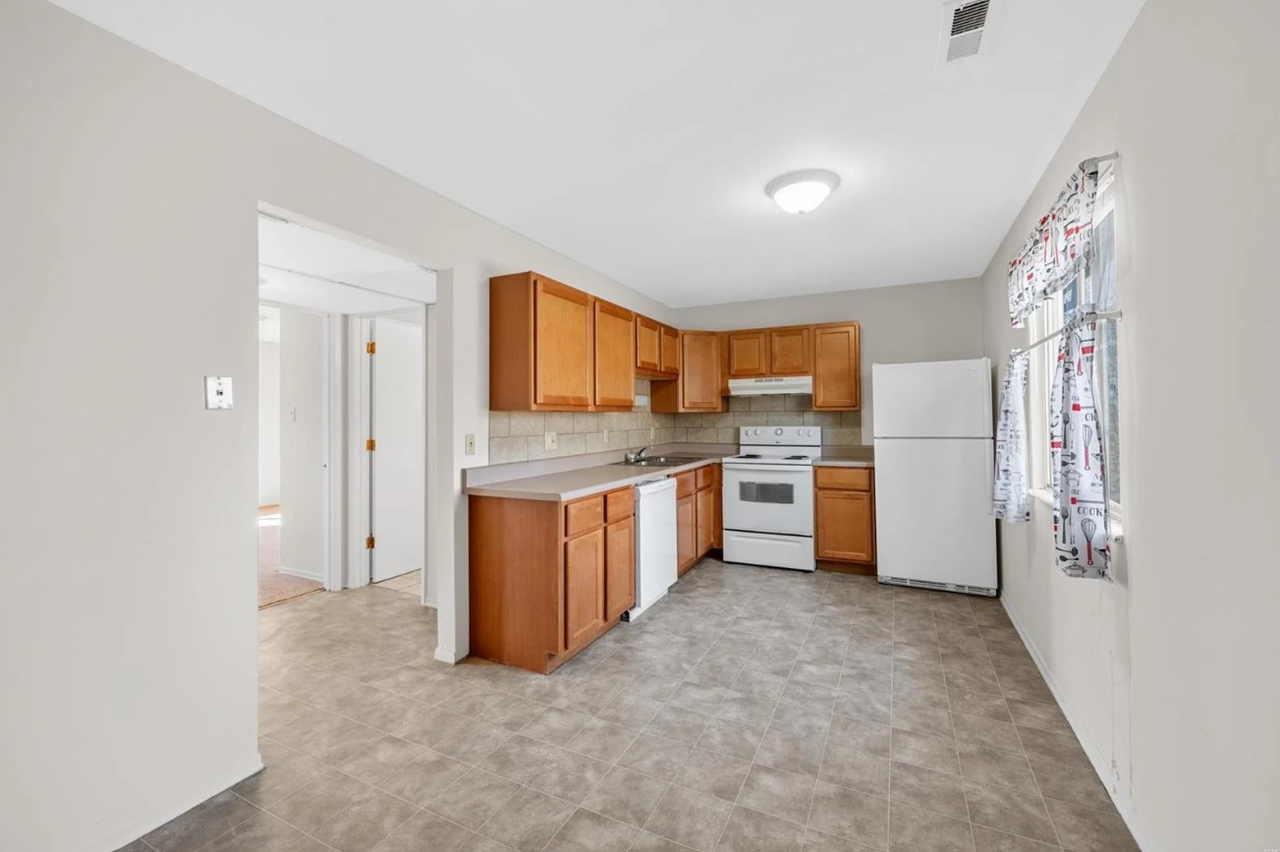 Building 4 E. Rock Creek Road - Photo 3 of 22