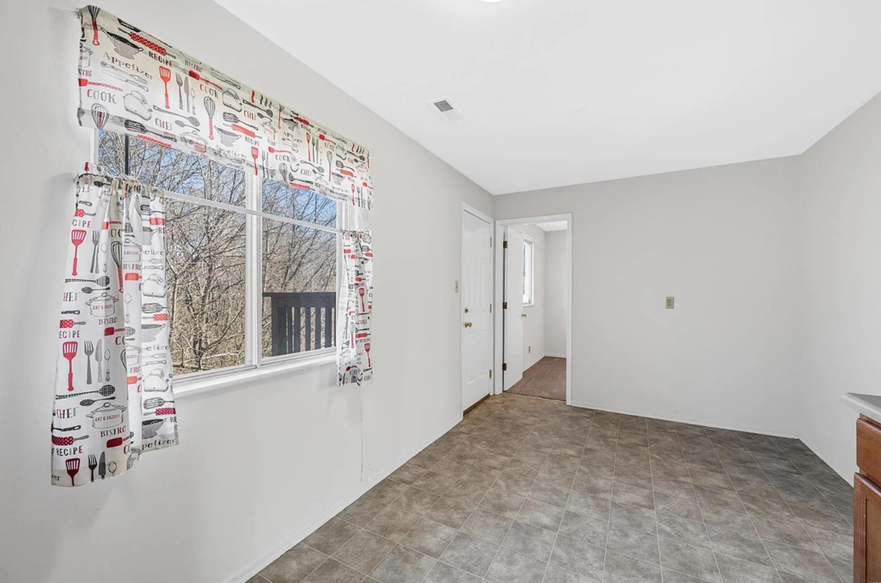 Building 4 E. Rock Creek Road - Photo 4 of 22