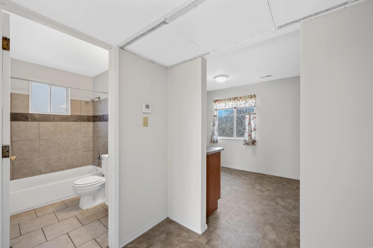 Building 4 E. Rock Creek Road - Photo 5 of 22
