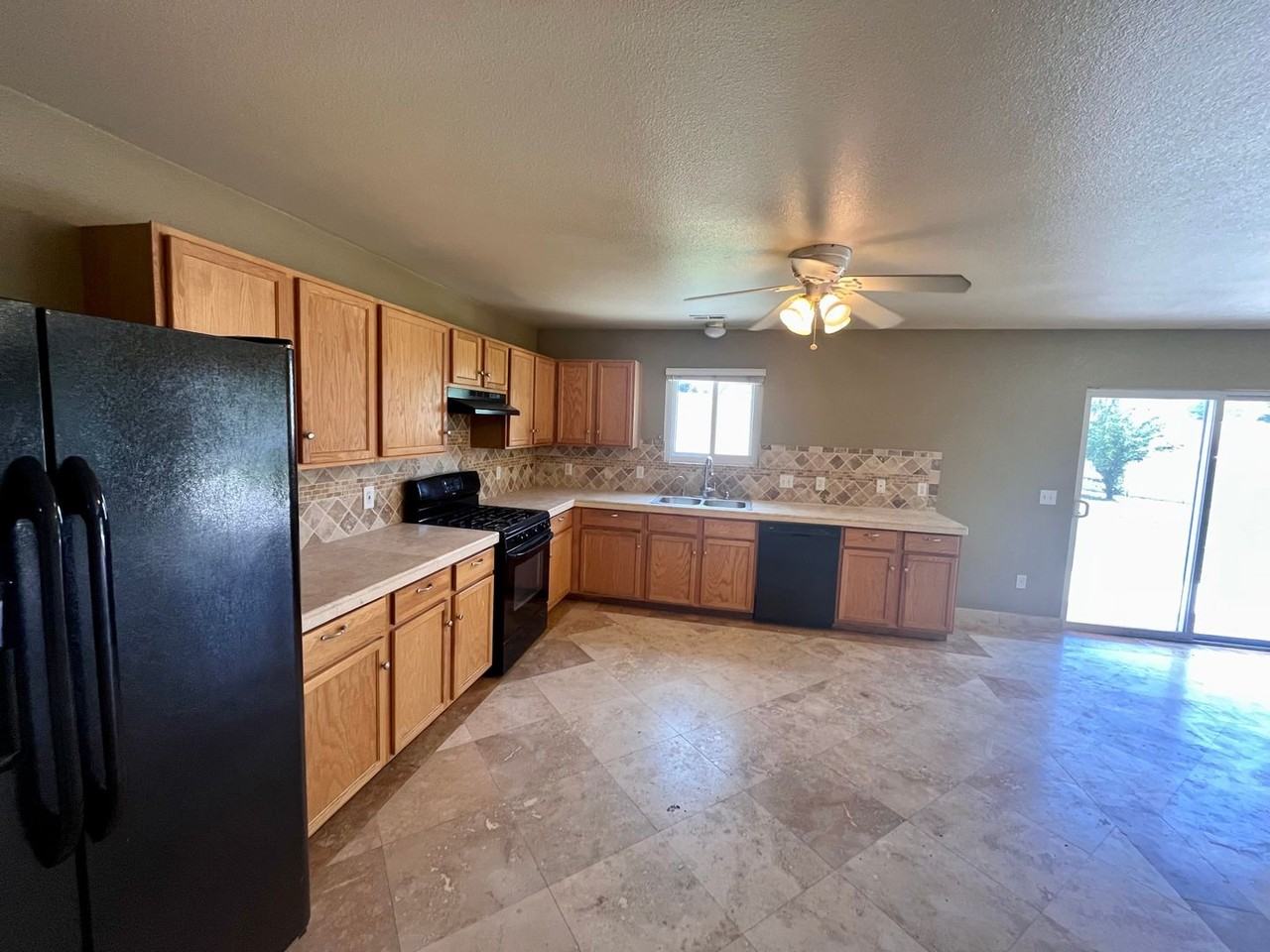 957 S 1660 W - Photo 5 of 13