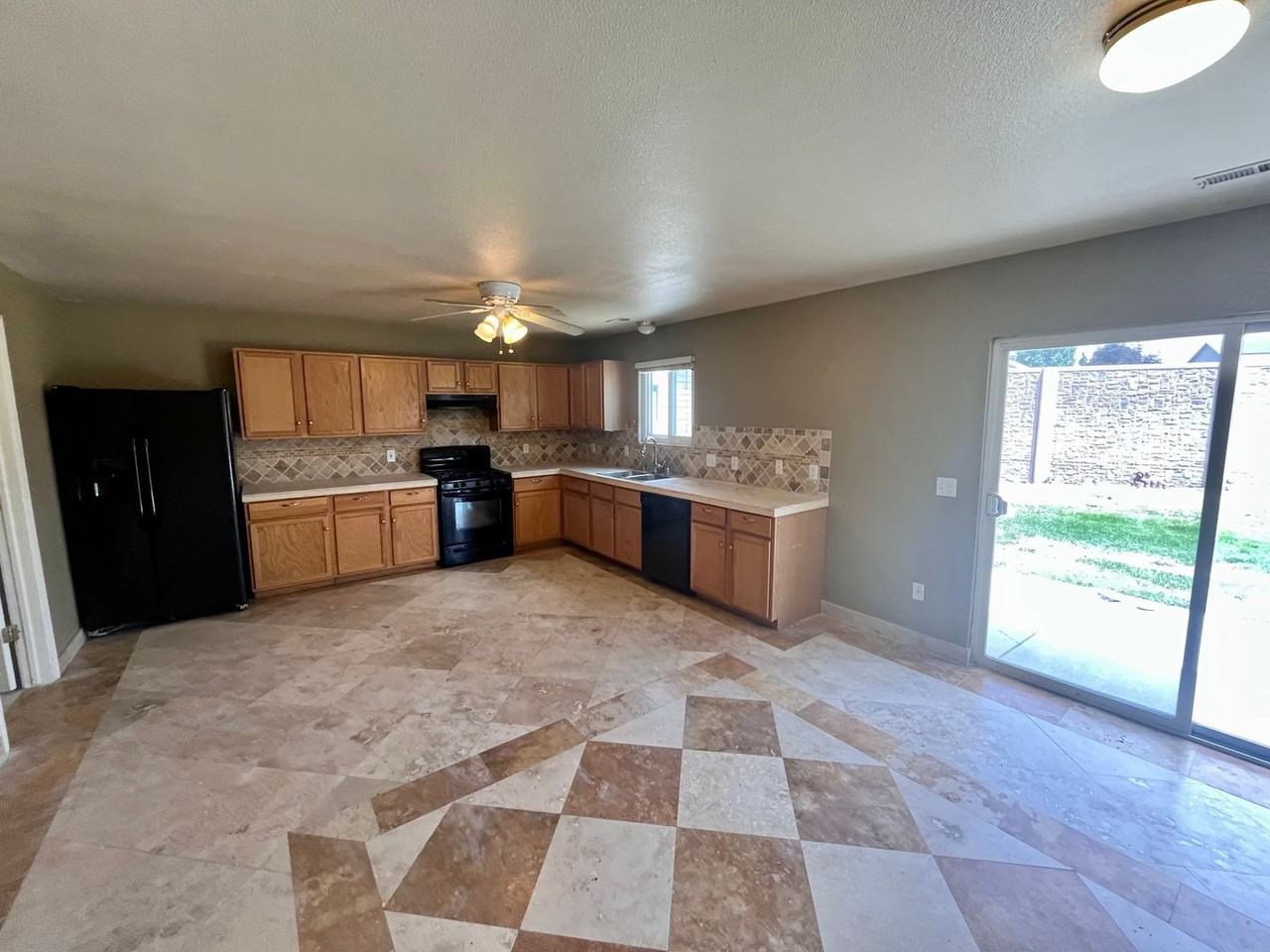 957 S 1660 W - Photo 6 of 13