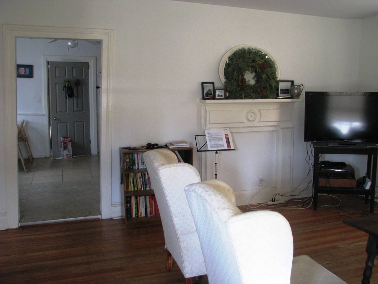 903 Grove St - Photo 3 of 8