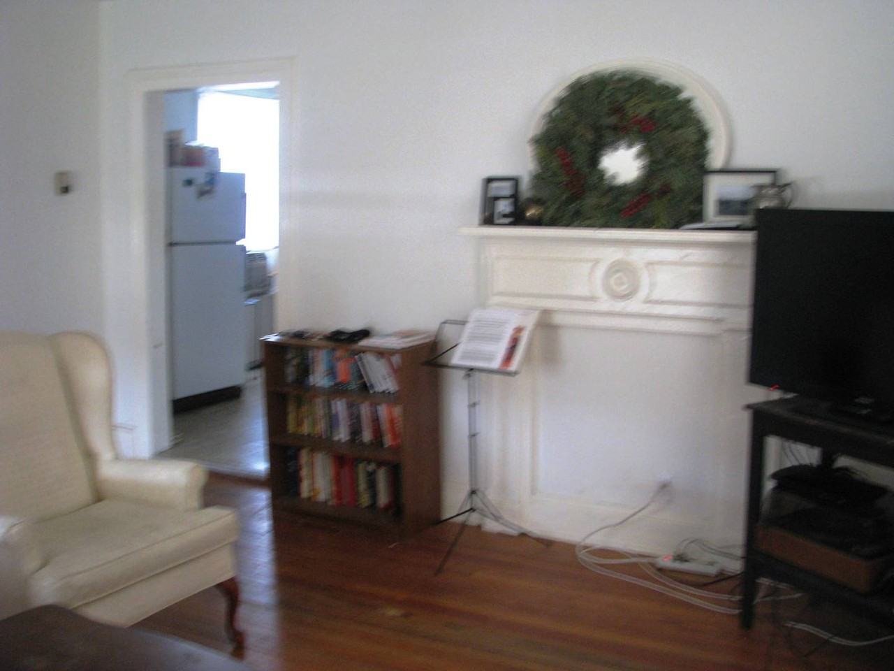 903 Grove St - Photo 5 of 8