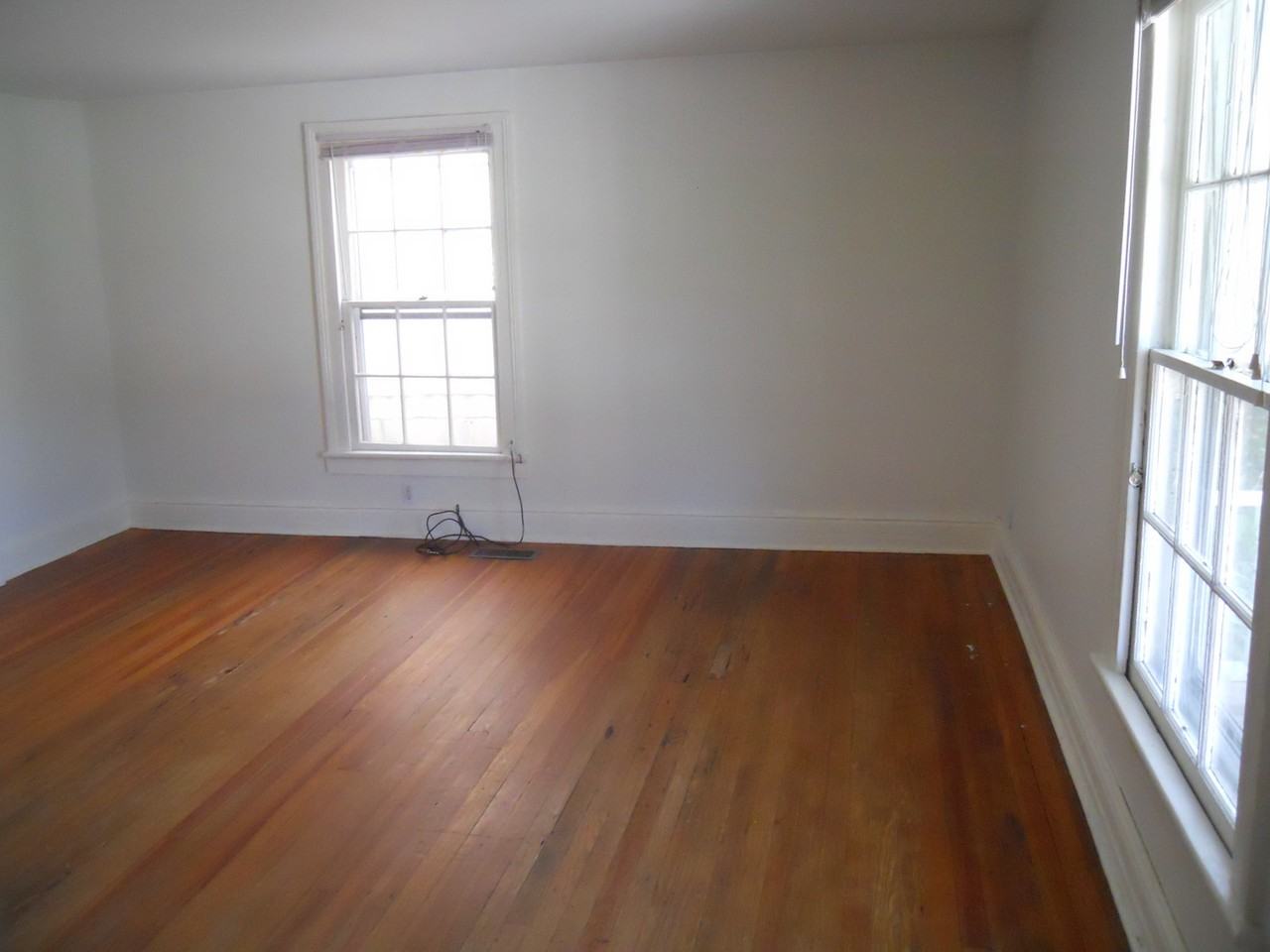 903 Grove St - Photo 6 of 8