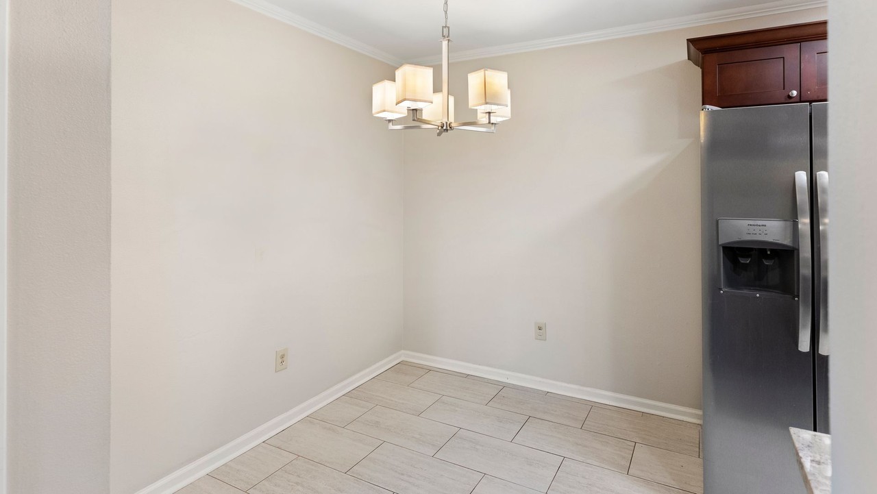 10877 Ansley Ave - Photo 3 of 9