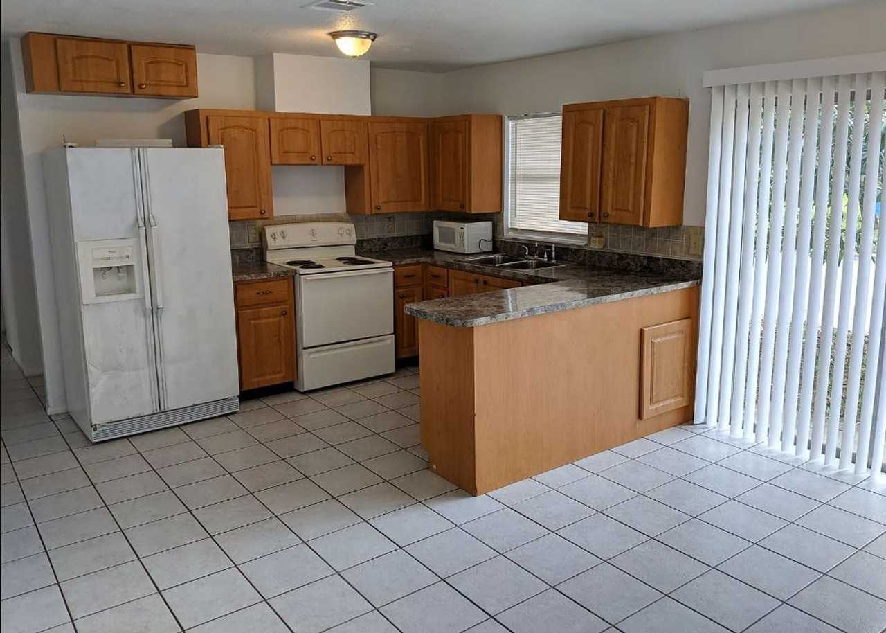 100 Eaton St - Photo 3 of 9