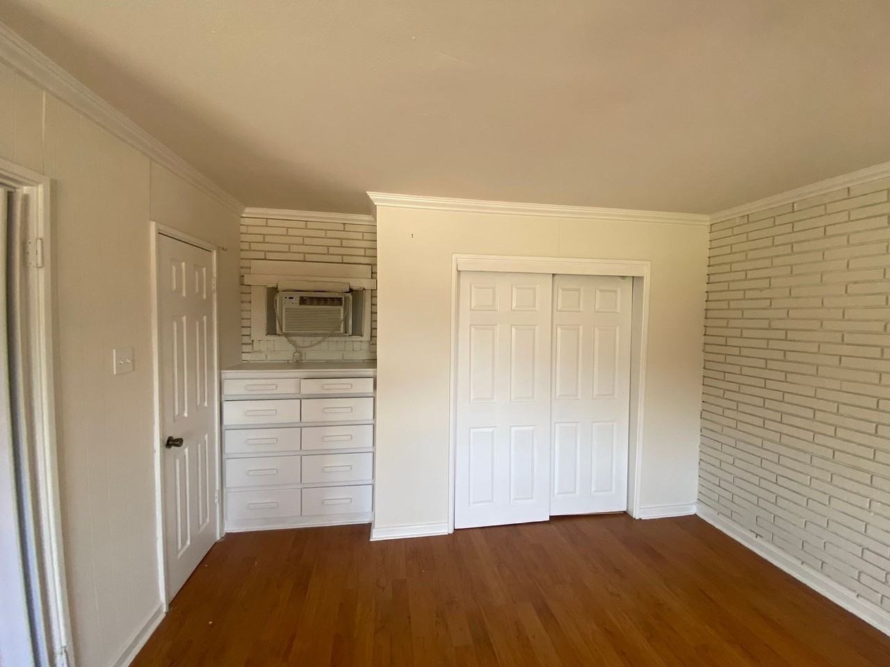 1212 Aster St - Photo 4 of 7