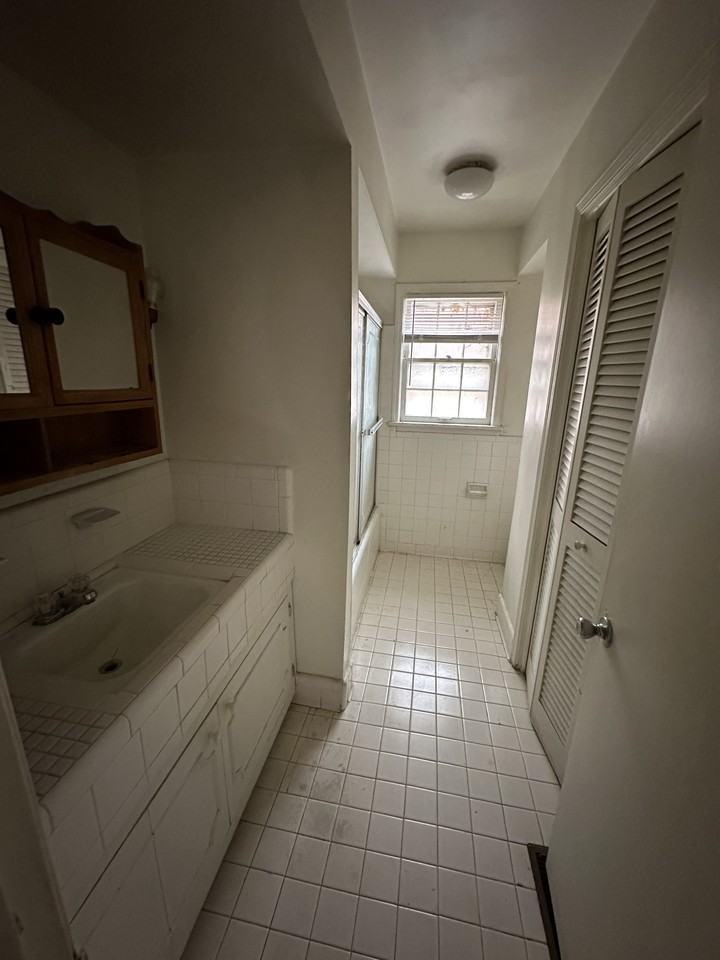 1801 Bashford Manor Ln. - Photo 4 of 14