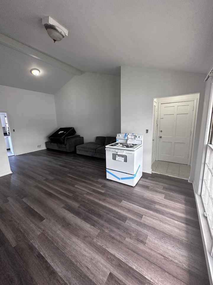 1801 Bashford Manor Ln. - Photo 7 of 14