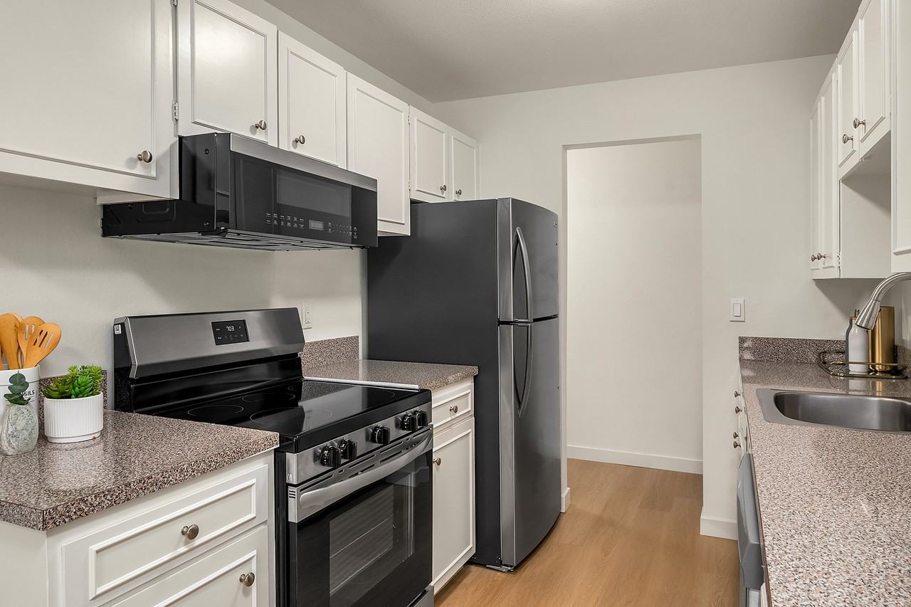 618 75th Street Southeast - Photo 5 of 38