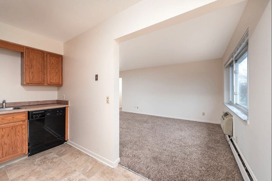 Brentwood Apartments - Photo 3 of 12