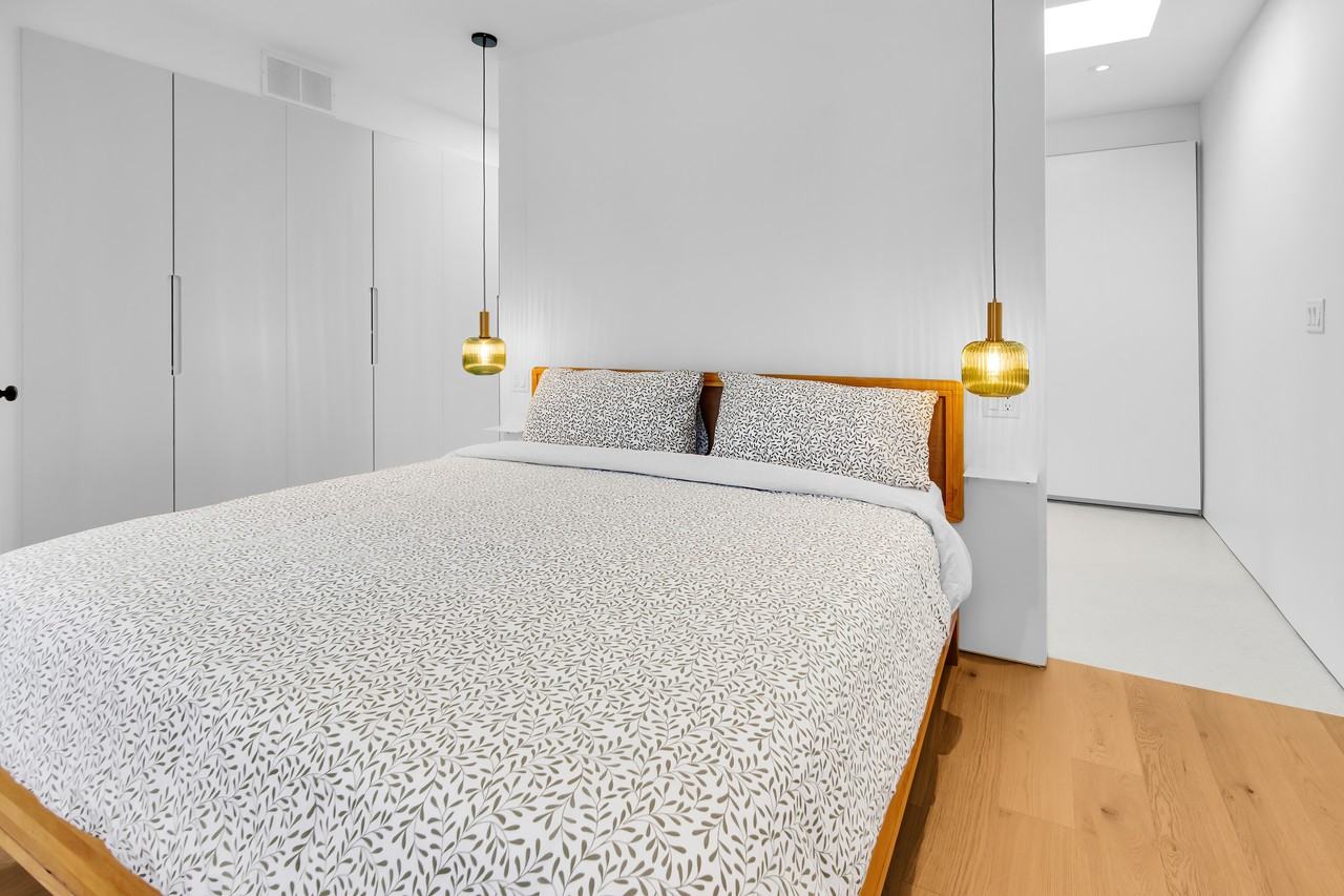 Lansdowne laneway house - Photo 7 of 21