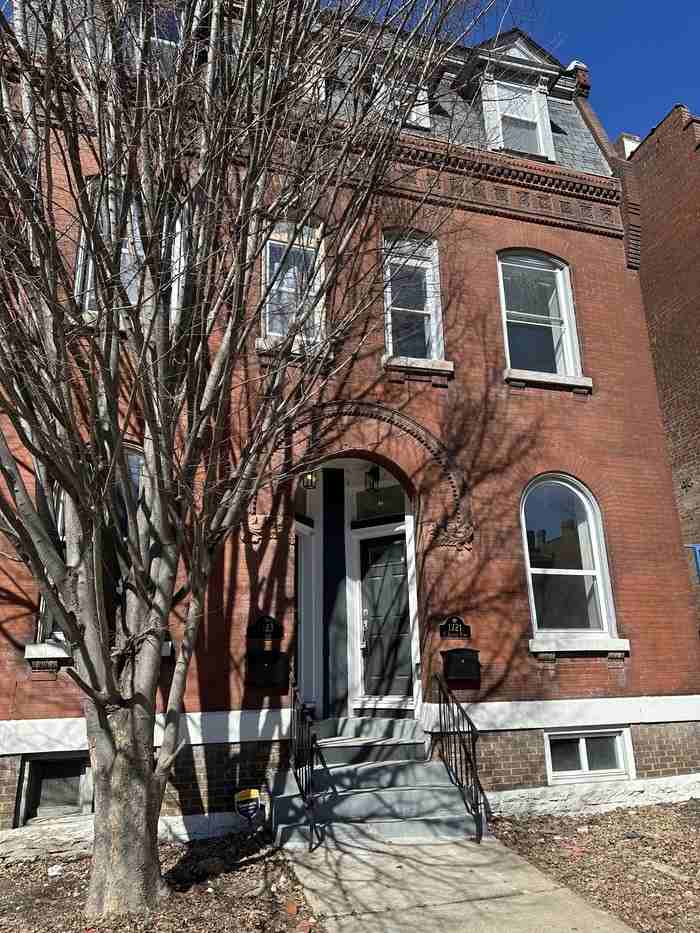 1721 S Tucker Blvd - Photo 2 of 22