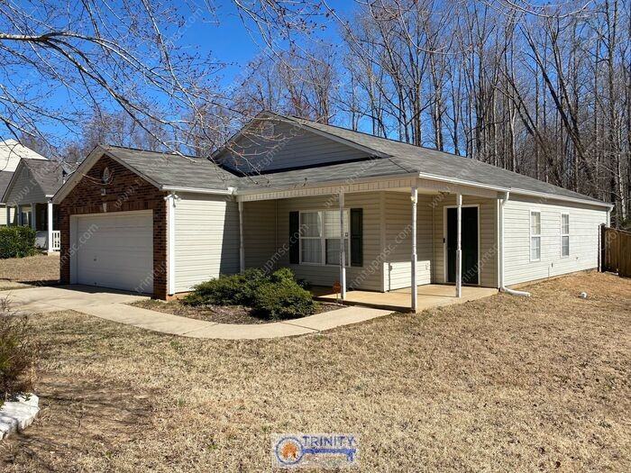 115 Midwood Rd - Photo 2 of 17