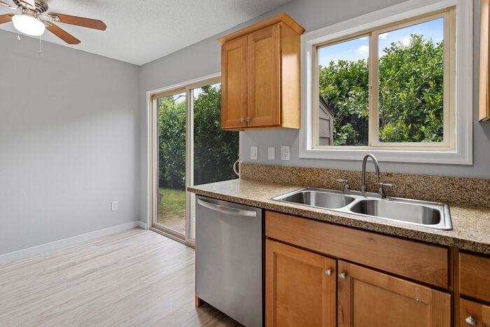 4127 Ne 82nd Ave - Photo 2 of 6