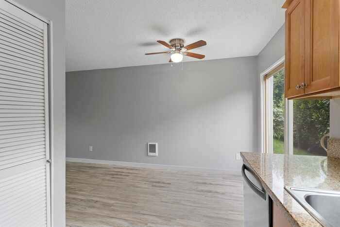 4127 Ne 82nd Ave - Photo 3 of 6