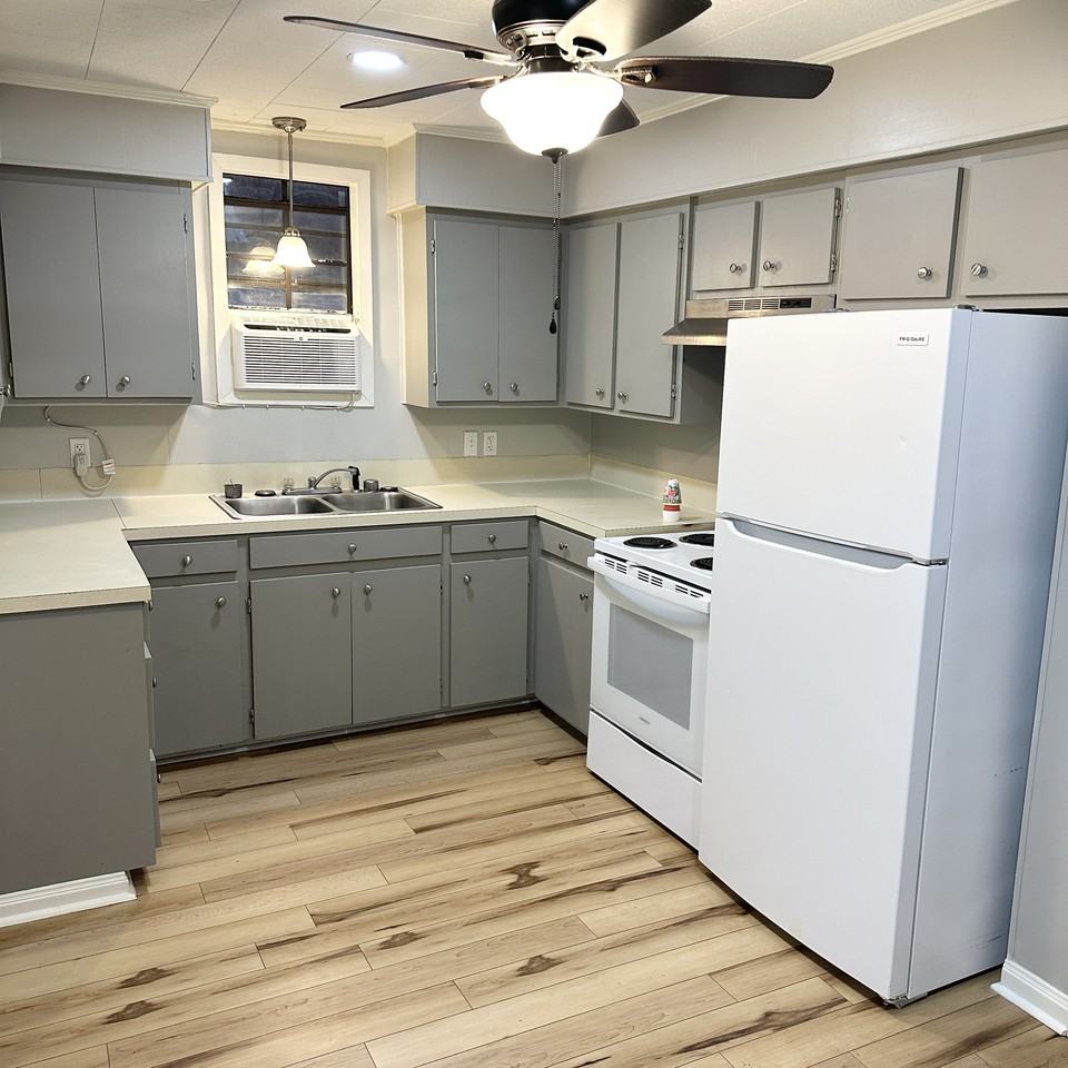 806 E Vermilion St #NA - Photo 2 of 10