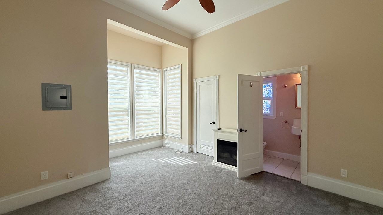 2267 Clinton Ave - Photo 4 of 19