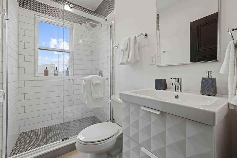 383 Wilson Ave - Photo 6 of 20