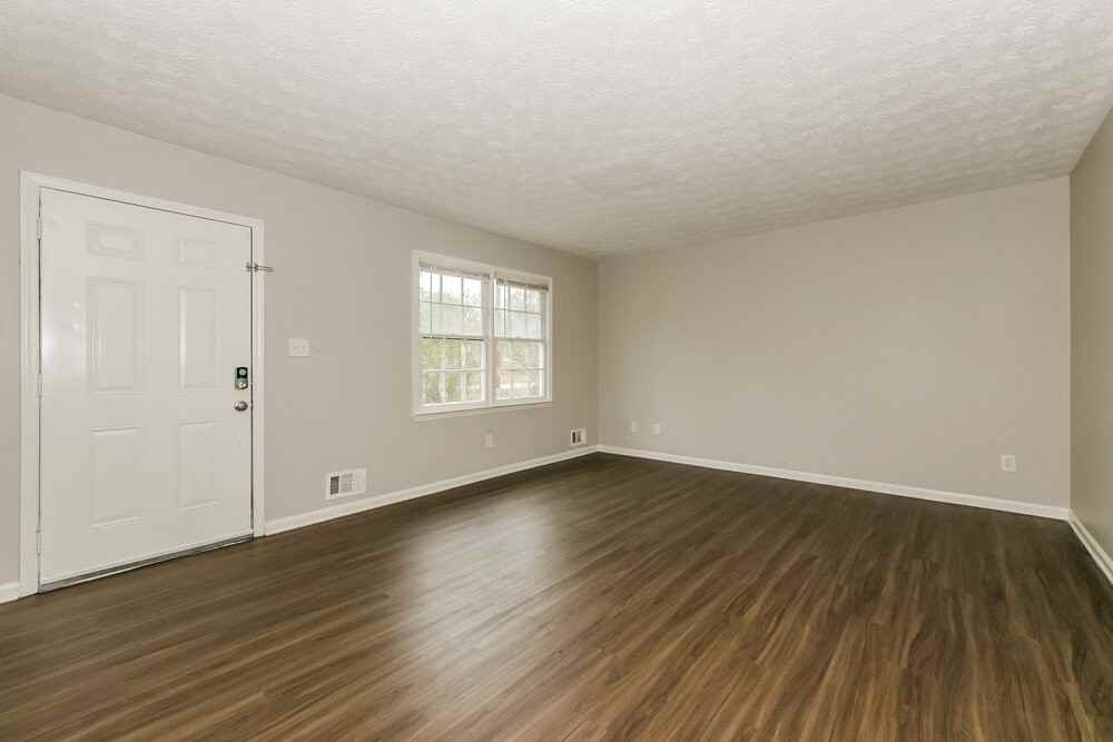 71 Inverness Dr - Photo 4 of 16