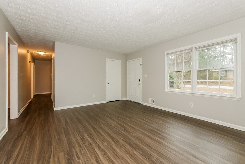 71 Inverness Dr - Photo 5 of 16