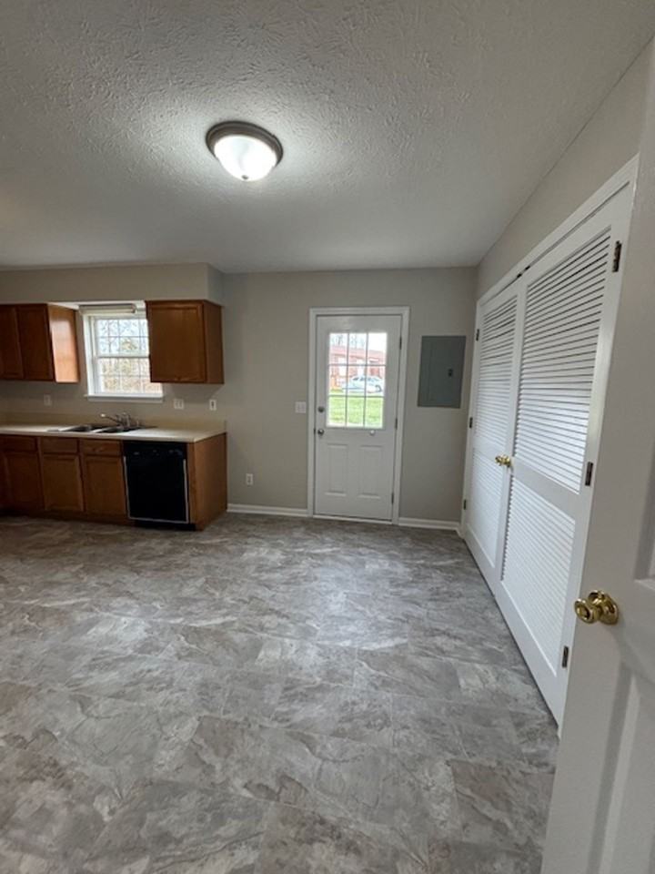 124 Skyline Dr. - Photo 2 of 14