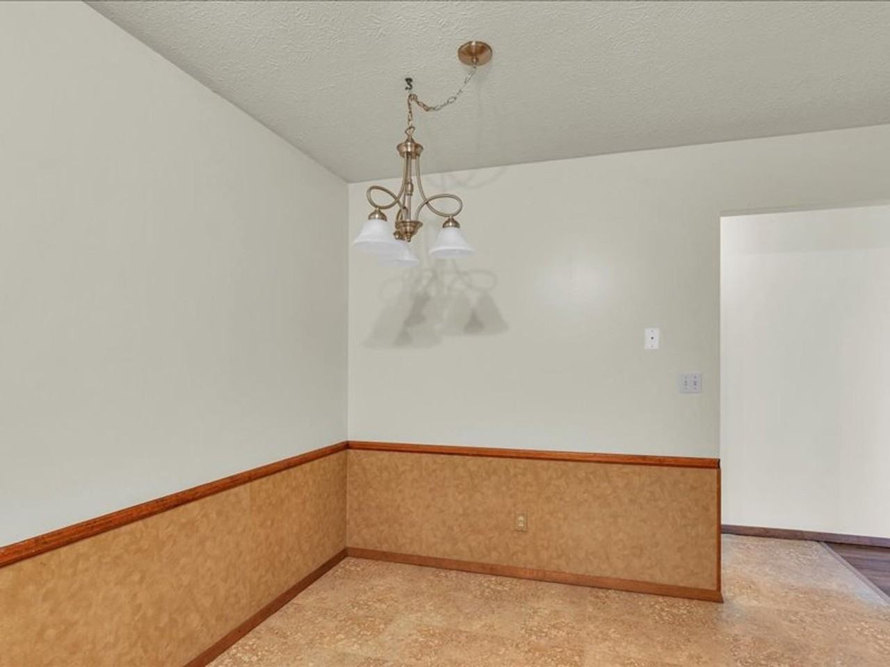 713 Fairmont Dr - Photo 5 of 16