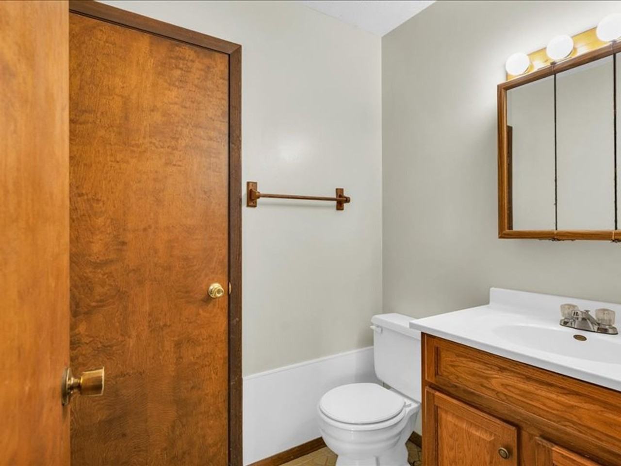 713 Fairmont Dr - Photo 6 of 16