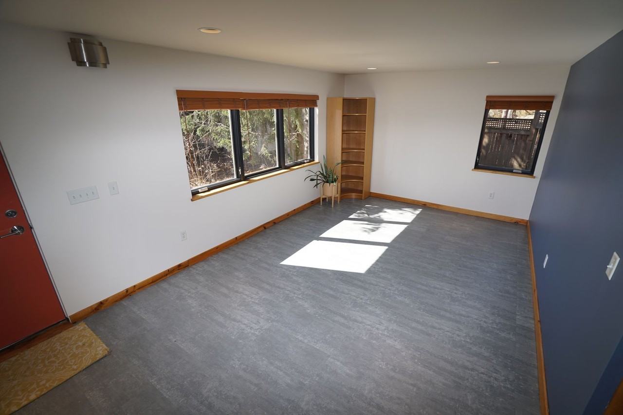 1506 Lake View Ave - Photo 2 of 20