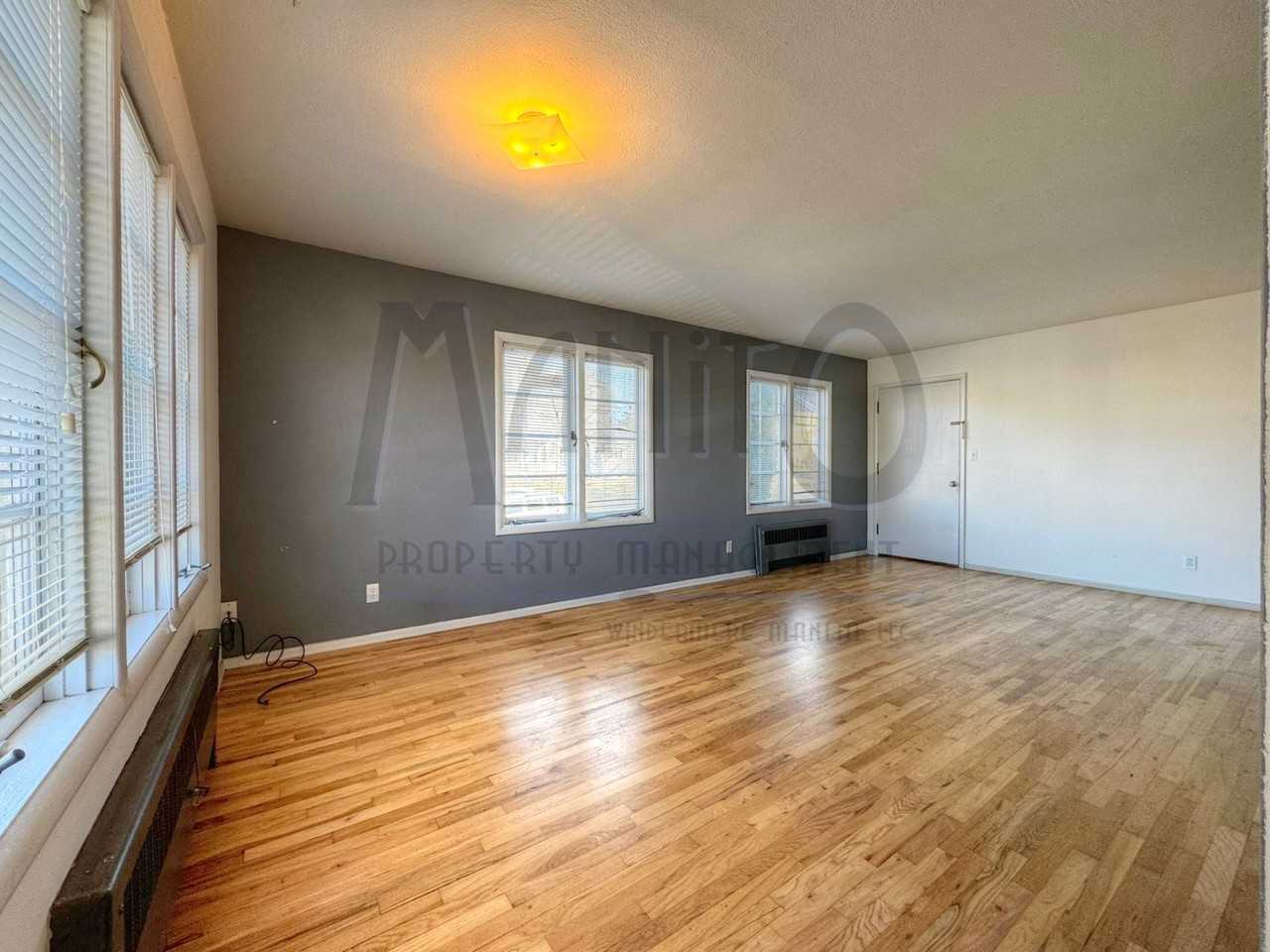 Oak St. 6 S.* - Photo 2 of 3