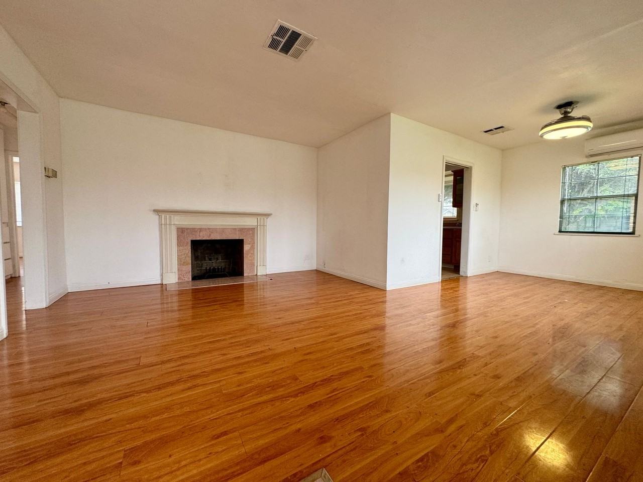 10104 Olive St - Photo 2 of 9