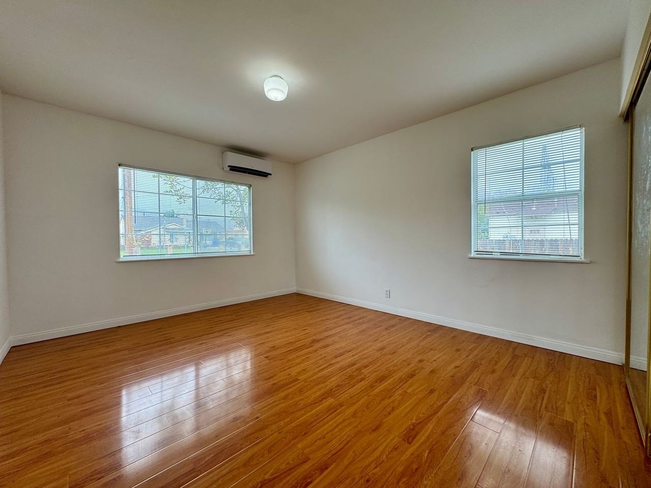 10104 Olive St - Photo 3 of 9