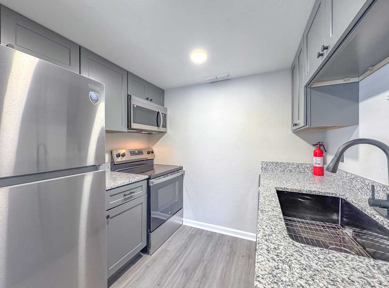 319 Dixie Dr #1A - Photo 5 of 16
