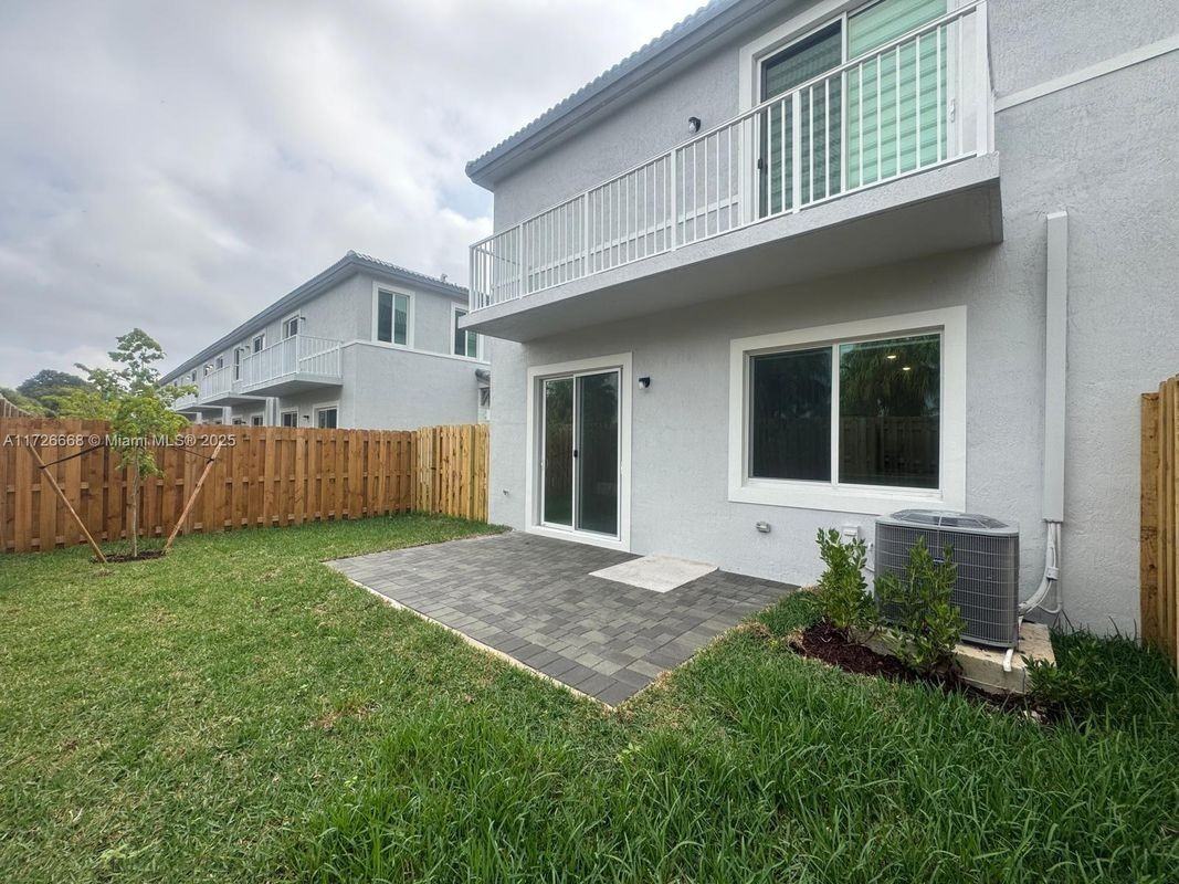 705 Se 13th Street Cir - Photo 3 of 16