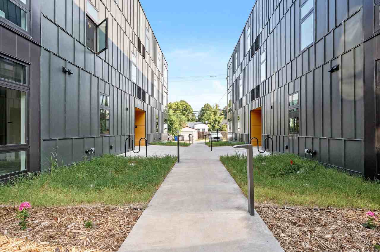 Montgomery Place - Photo 3 of 28