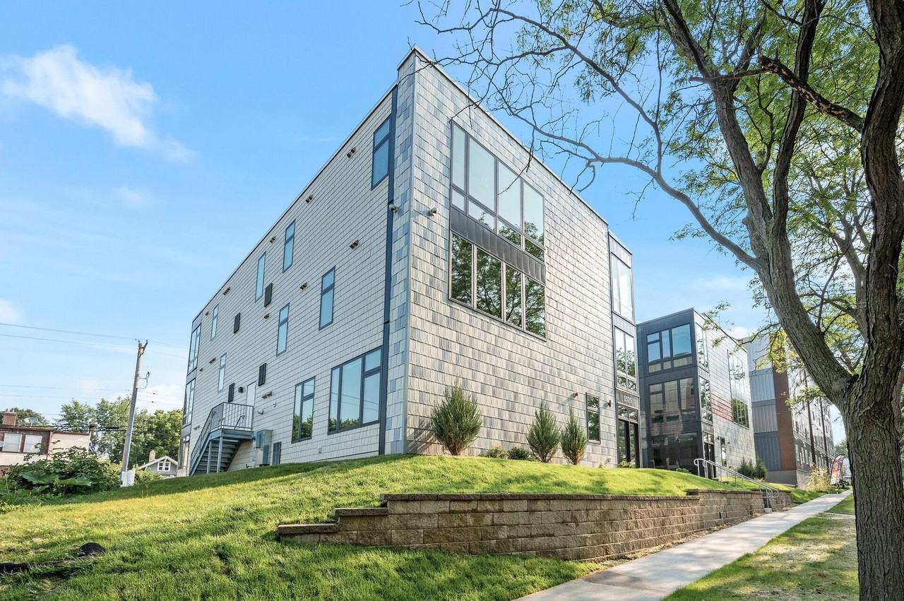 Montgomery Place - Photo 4 of 28