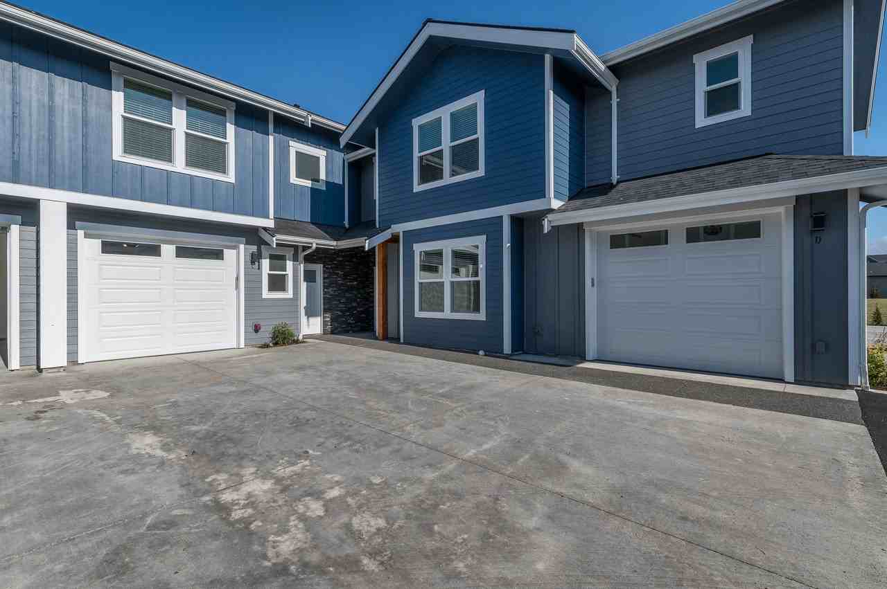 Beautiful Large Townhome Centrally Located in Lynden - Photo 2 of 2