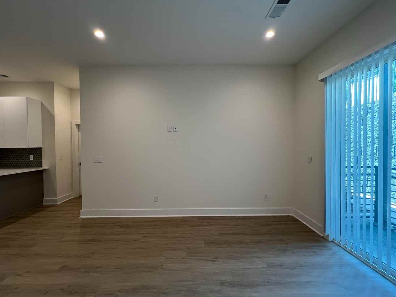 1155 Custer Ave Se - Photo 2 of 20