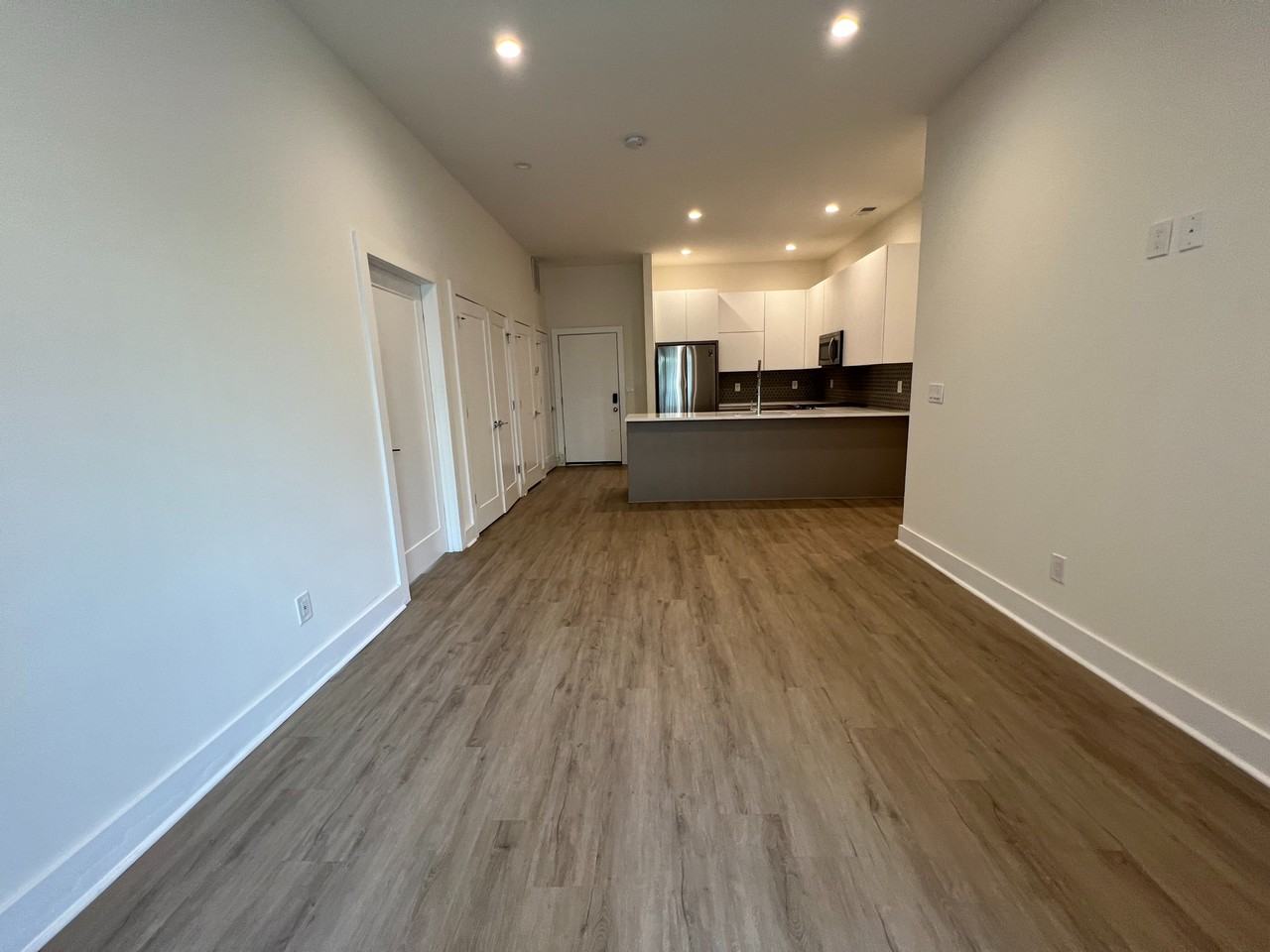 1155 Custer Ave Se - Photo 3 of 20
