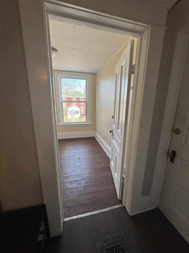 265 Sherbrooke St #2, Peterborough, ON K9J 2N5 - 1 Bedroom Apartment ...