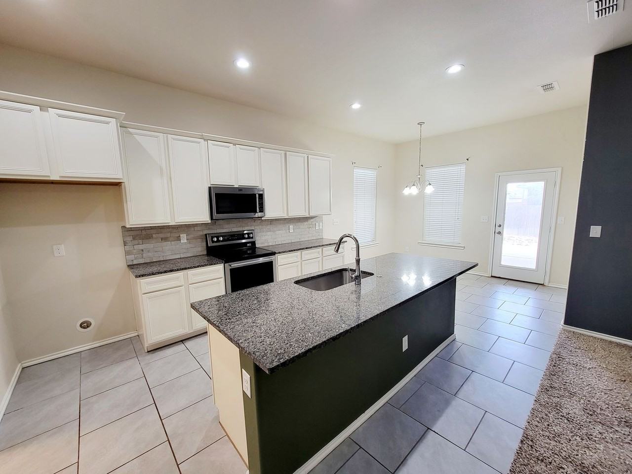 13803 Avenue W - Photo 4 of 21